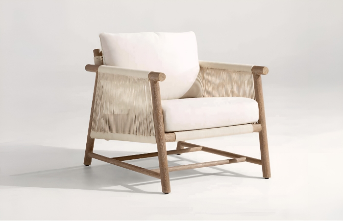 Designsessel mit hochwertigen Einrichtungstextilien von Die Stoffmacher als Beispiel für Interior Consulting und textile Innenarchitektur in Baden-Württemberg.