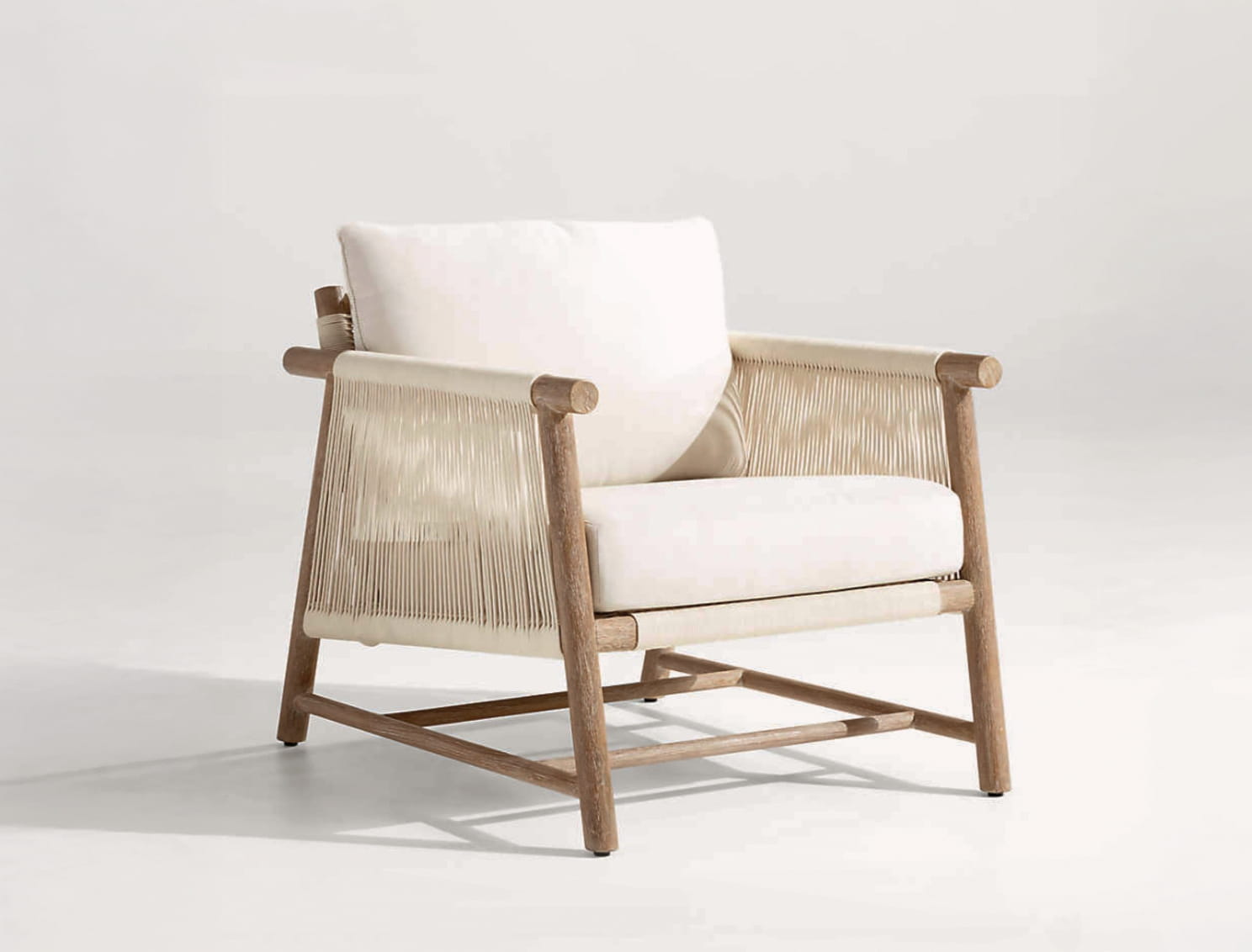 Designsessel mit hochwertigen Einrichtungstextilien im Showroom von Die Stoffmacher aus Baden-Württemberg – individuelle Stoffberatung und textile Projektberatung für anspruchsvolle Einrichtungskonzepte.